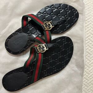 GUCCI - Double G leather flip flops
